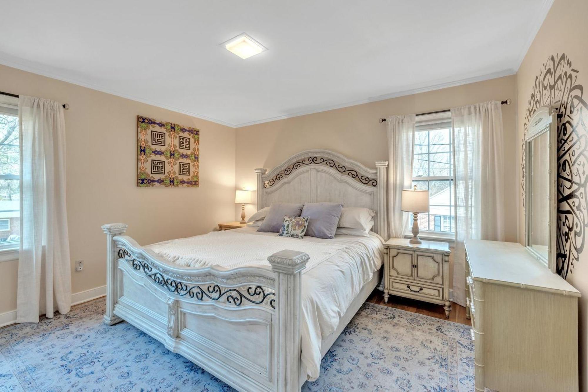 Upscale Escape - Game & Spa-like Baths Holiday home *
