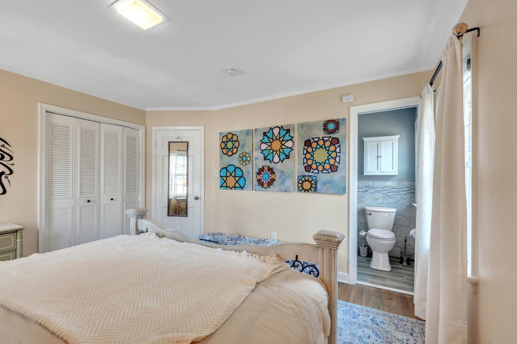 Upscale Escape - Game & Spa-like Baths Richmond